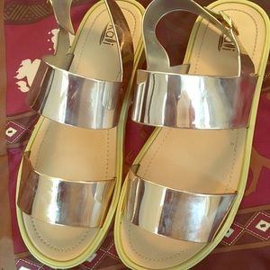 Gold metallic/mirror sandals🌻✨